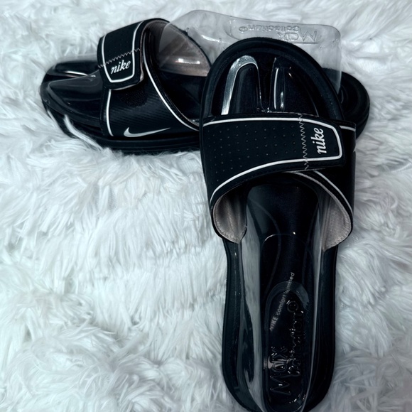 Nike Slides - Picture 1 of 7